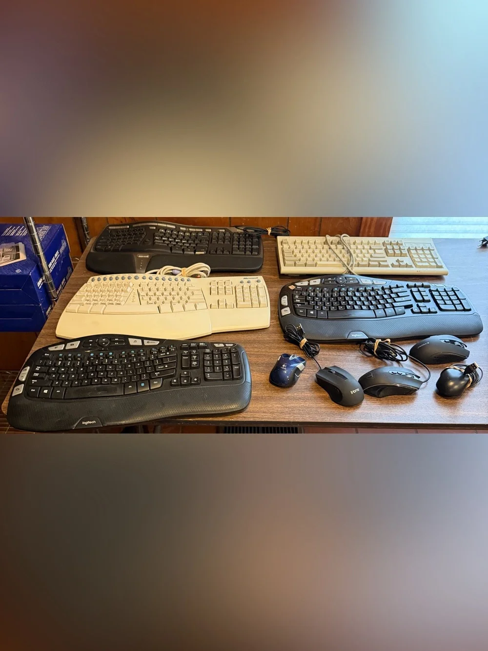 Keyboards & computer mouse lot Microsoft (black & ivory) Logitech